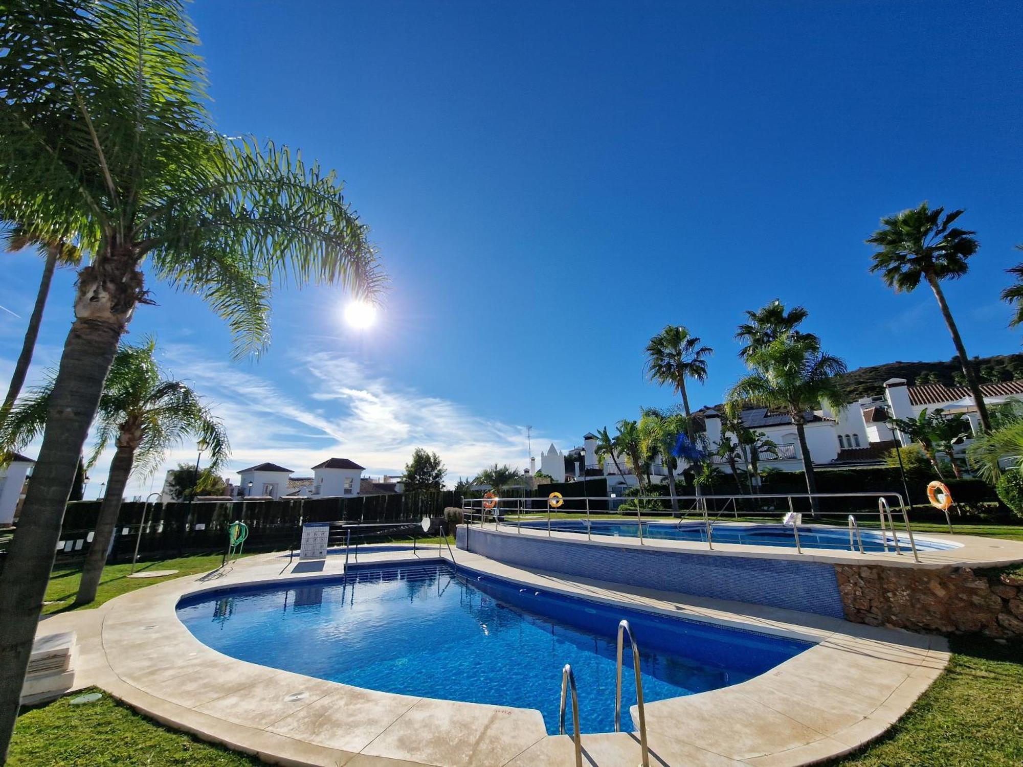 Sun & Palms - Cozy Flat In Quiet Neighbourhood With A Great Pool Area Apartment มาลากา ภายนอก รูปภาพ